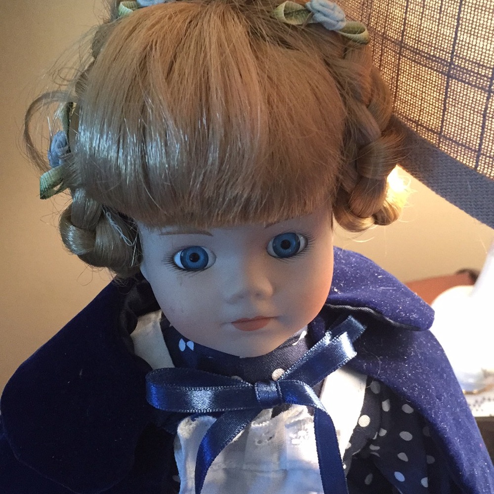 Chatelaine porcelain doll  pretty blue dress🌷🌷🌷
